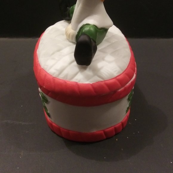 Elf on a trinket box too cute - Picture 7 of 15